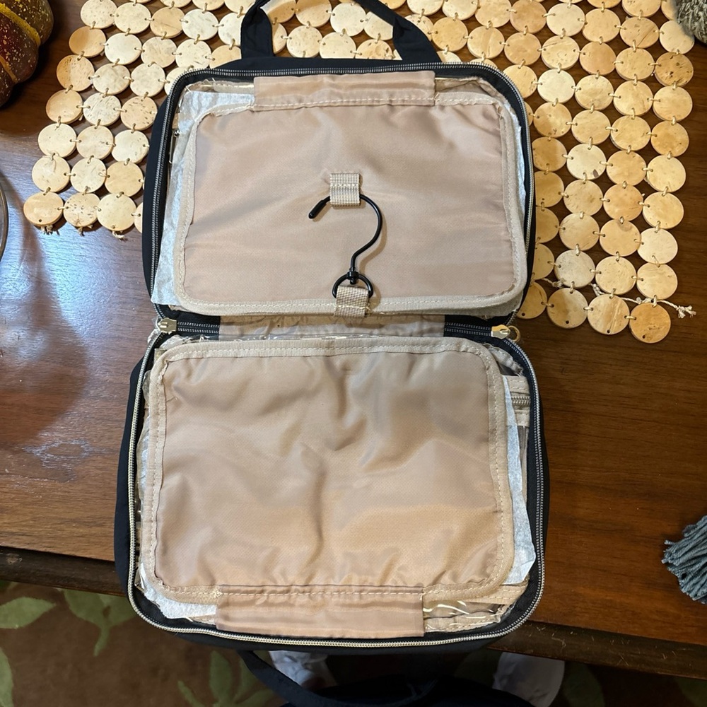 Bagsmart black Quilted Cosmetic Bag - Picture 3 of 8